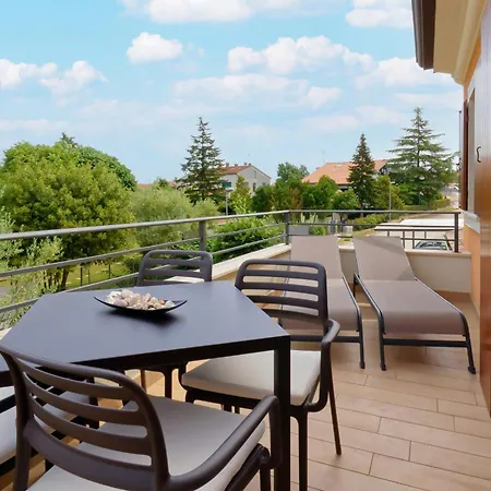 Apartment Enrico - Two Bedroom Apartment With Jacuzzi