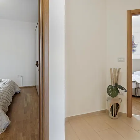 Διαμέρισμα Enrico - Two Bedroom With Jacuzzi Πόρετς