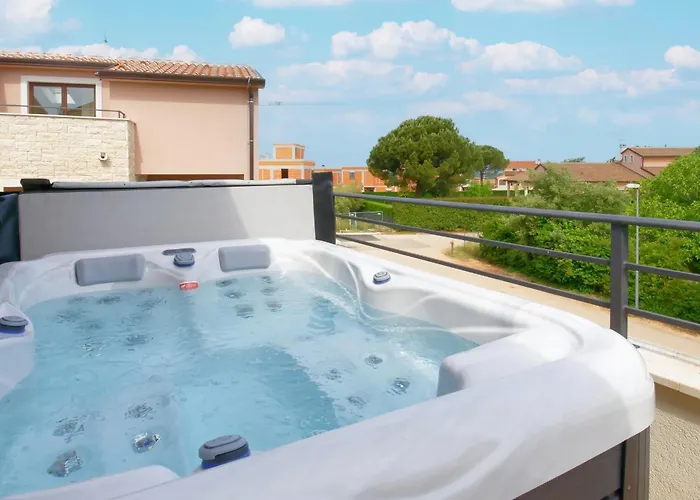 Apartment Enrico - Two Bedroom Apartment With Jacuzzi *