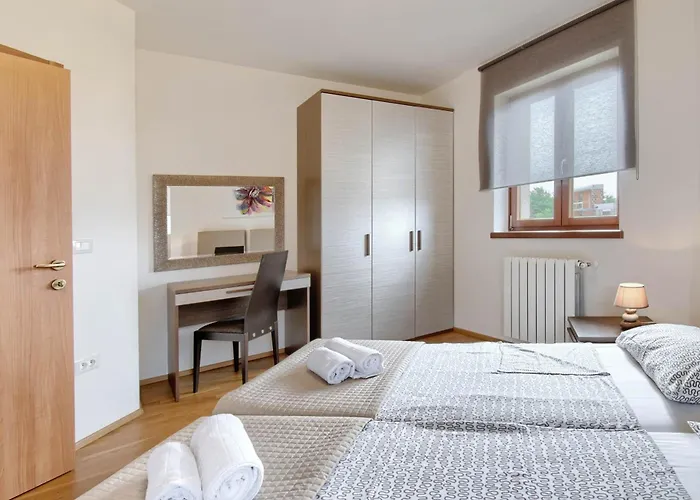 Apartment Enrico - Two Bedroom Apartment With Jacuzzi Apartment *