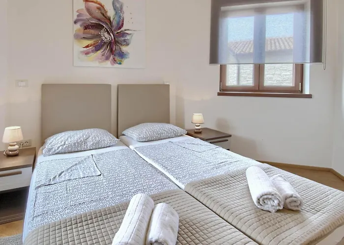 Apartment Enrico - Two Bedroom Apartment With Jacuzzi * Poreč