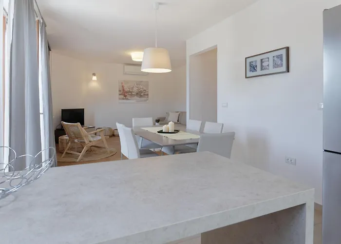 Apartment Enrico - Two Bedroom Apartment With Jacuzzi Apartment *