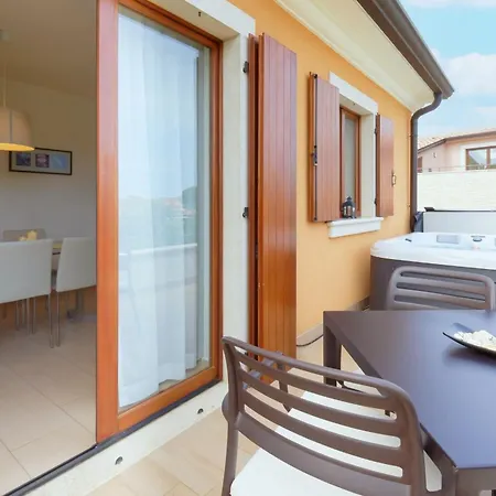 Enrico - Two Bedroom With Jacuzzi Пореч