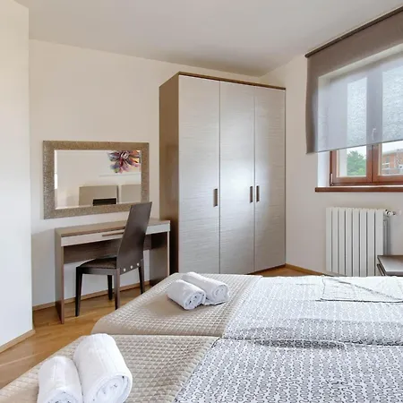 Enrico - Two Bedroom With Jacuzzi Апартаменты *
