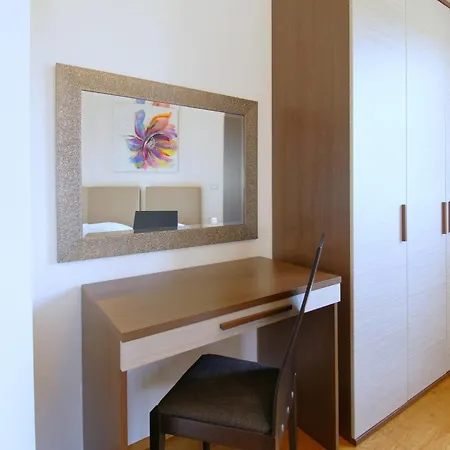 Apartment Apartment Enrico - Two Bedroom Apartment With Jacuzzi