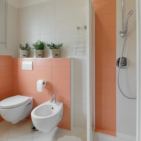 Apartment Enrico - Two Bedroom Apartment With Jacuzzi Apartment *