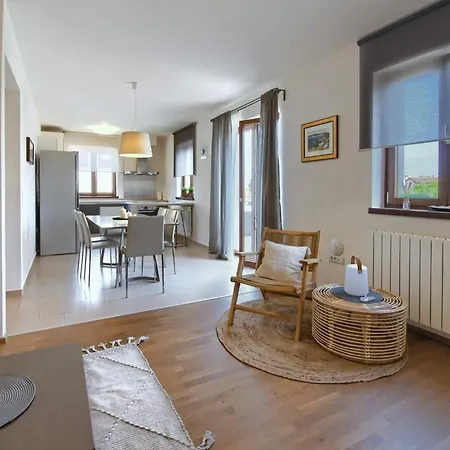 Apartment Enrico - Two Bedroom Apartment With Jacuzzi Apartment