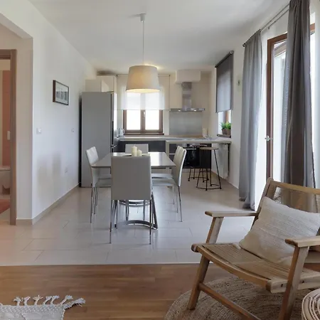 Apartment Enrico - Two Bedroom Apartment With Jacuzzi