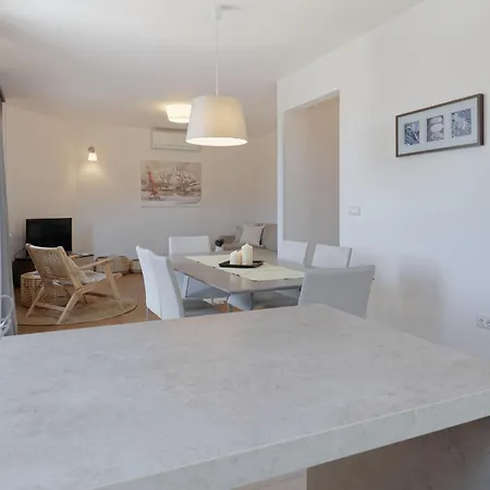 Apartment Enrico - Two Bedroom Apartment With Jacuzzi Apartment *