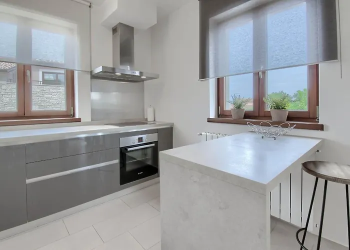 Enrico - Two Bedroom With Jacuzzi Poreč